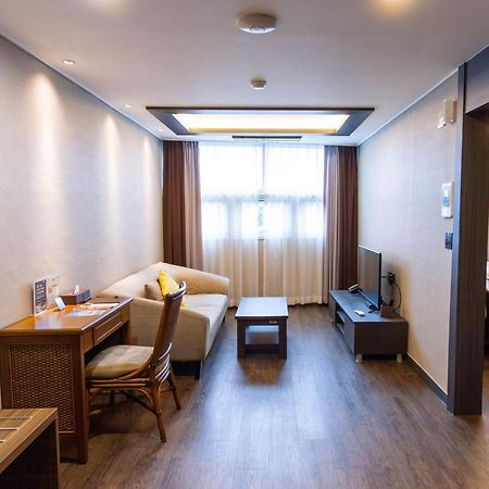 Xenia Hotel Clark Clark Field Екстер'єр фото