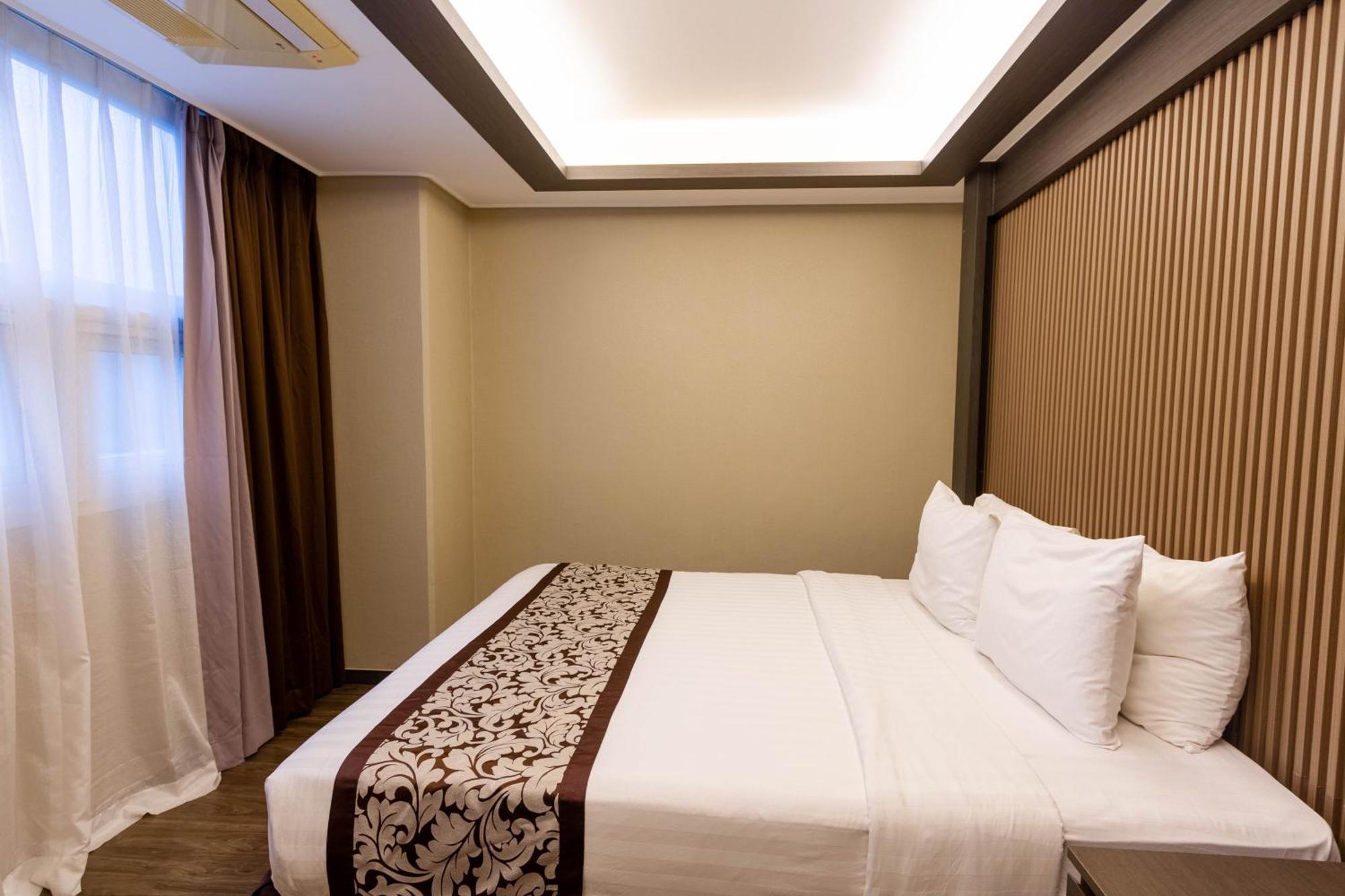 Xenia Hotel Clark Clark Field Екстер'єр фото