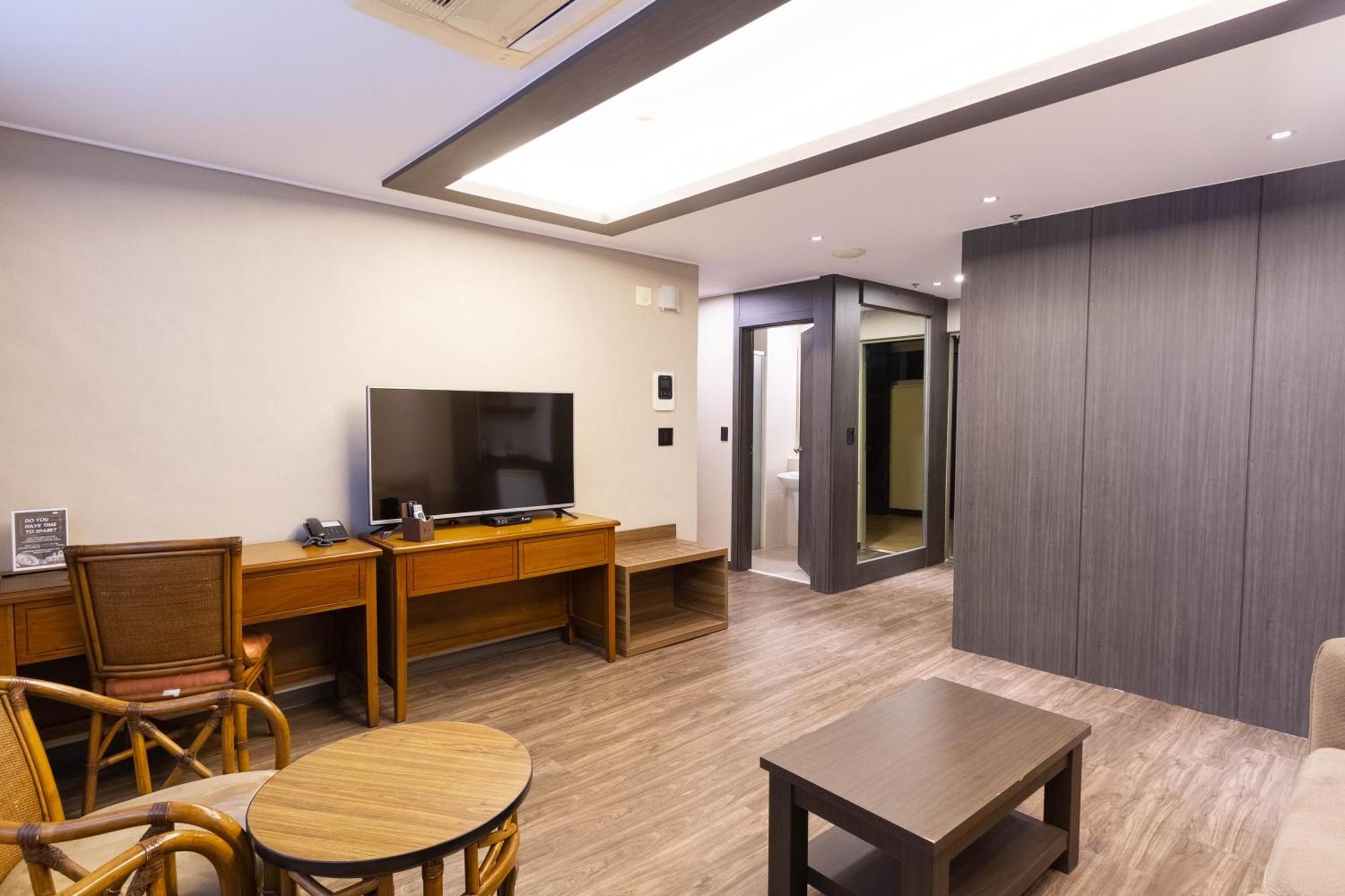 Xenia Hotel Clark Clark Field Екстер'єр фото