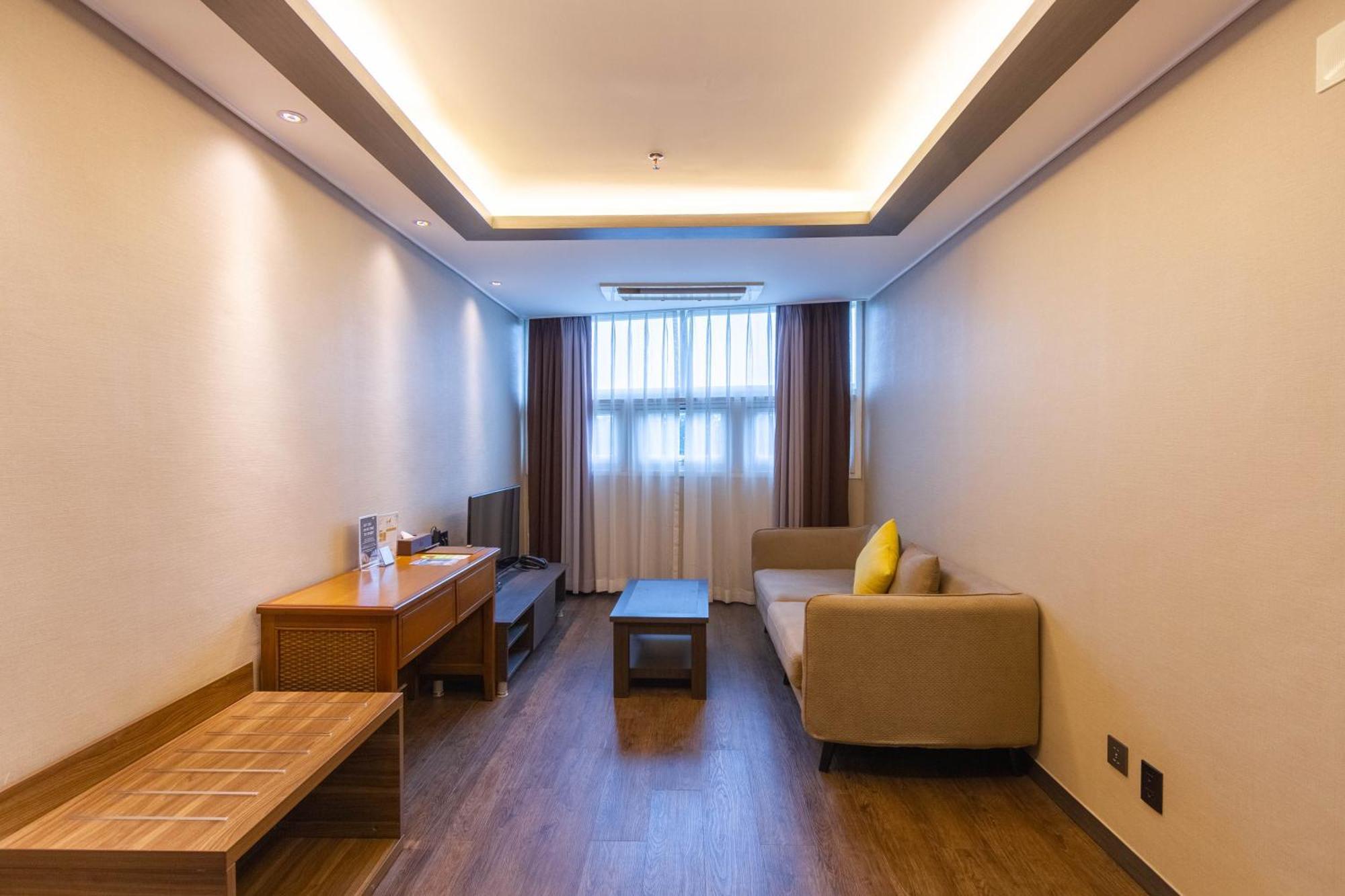 Xenia Hotel Clark Clark Field Екстер'єр фото