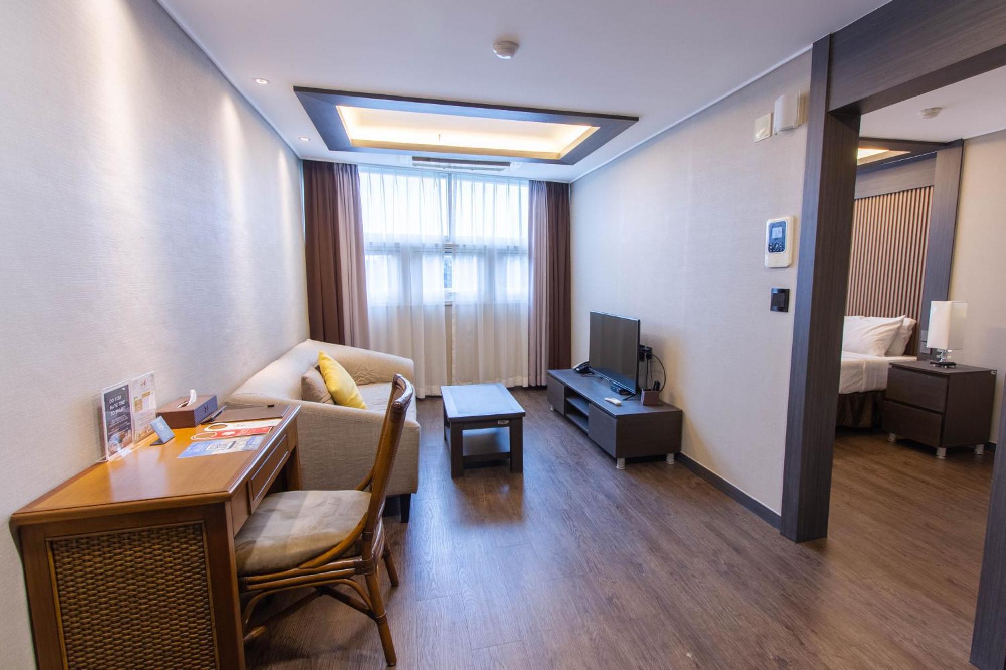 Xenia Hotel Clark Clark Field Екстер'єр фото