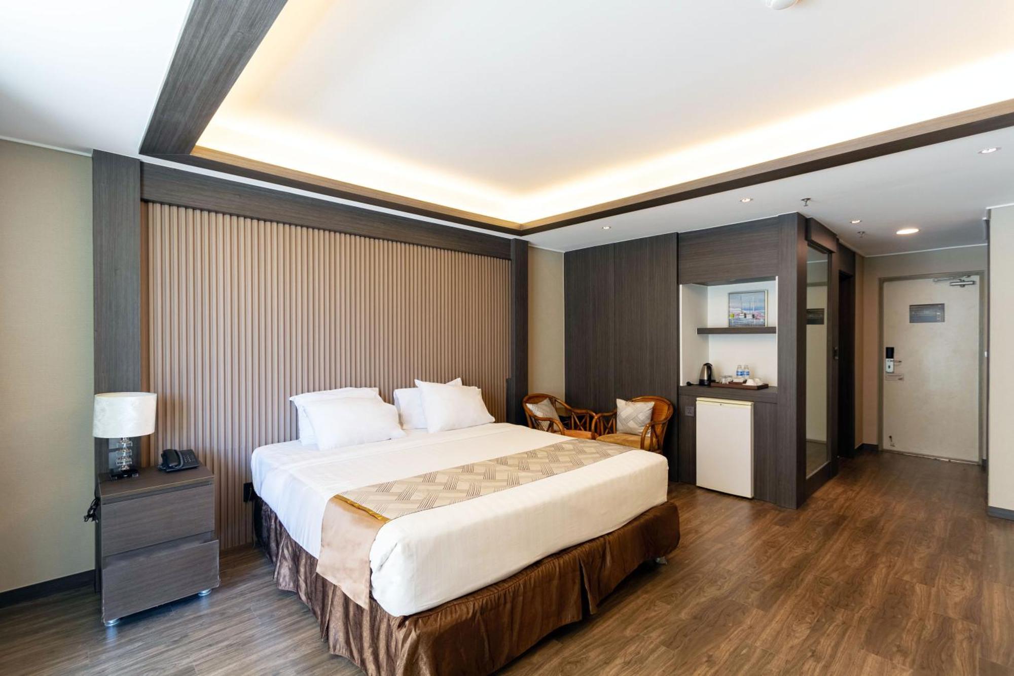 Xenia Hotel Clark Clark Field Екстер'єр фото