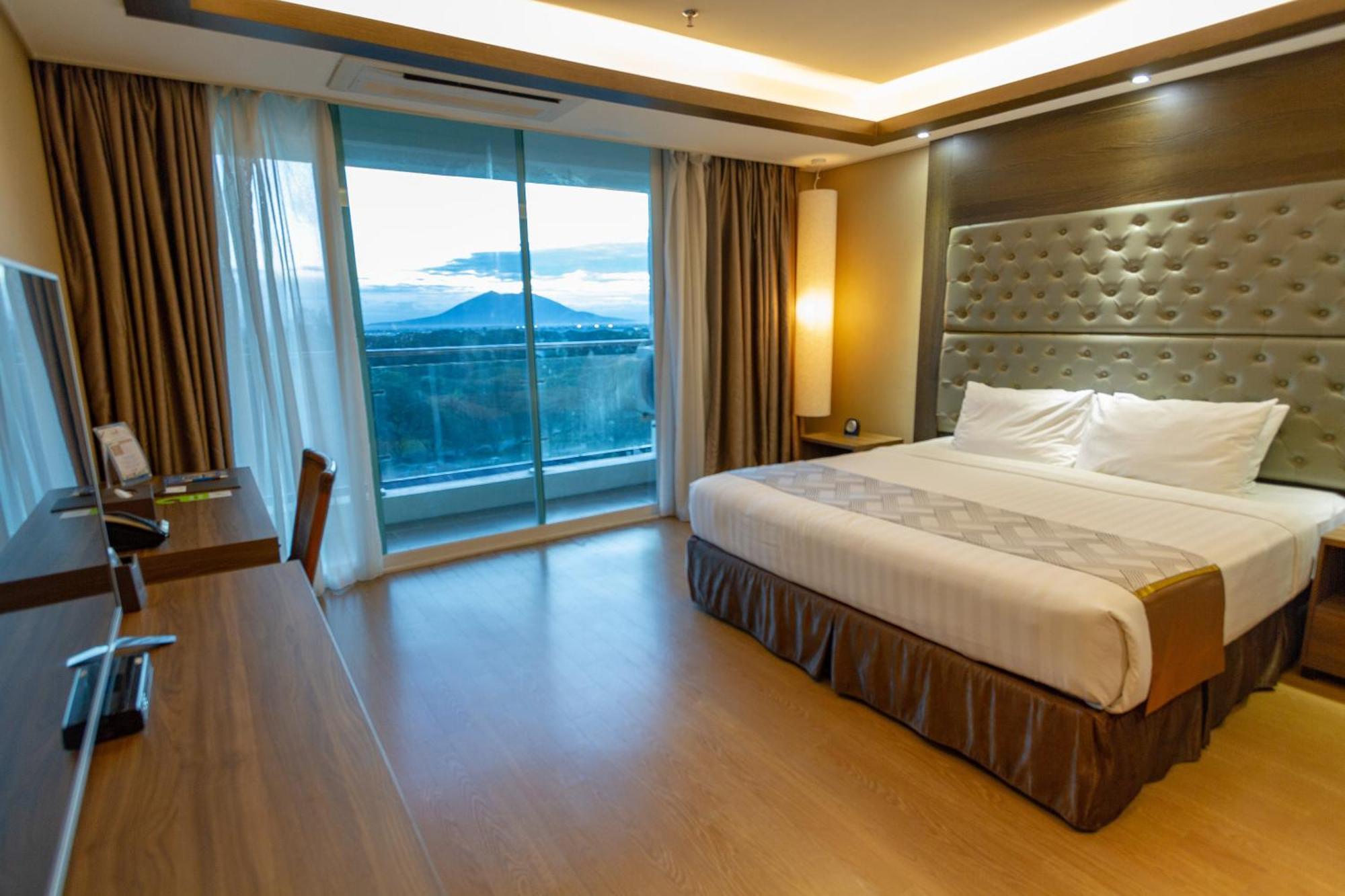 Xenia Hotel Clark Clark Field Екстер'єр фото