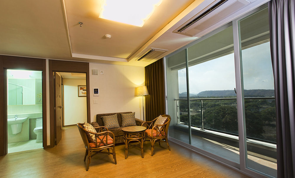 Xenia Hotel Clark Clark Field Екстер'єр фото