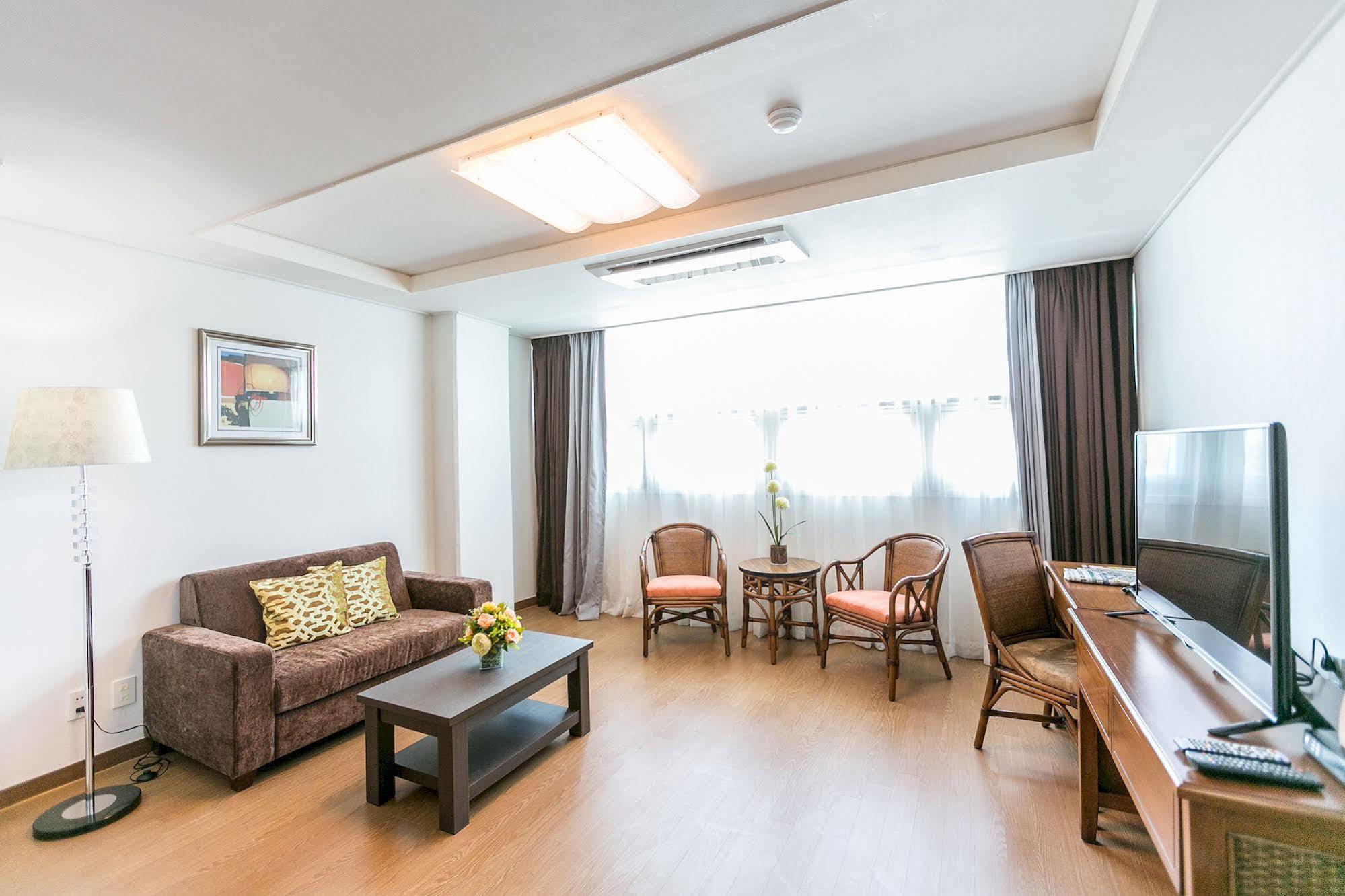 Xenia Hotel Clark Clark Field Екстер'єр фото