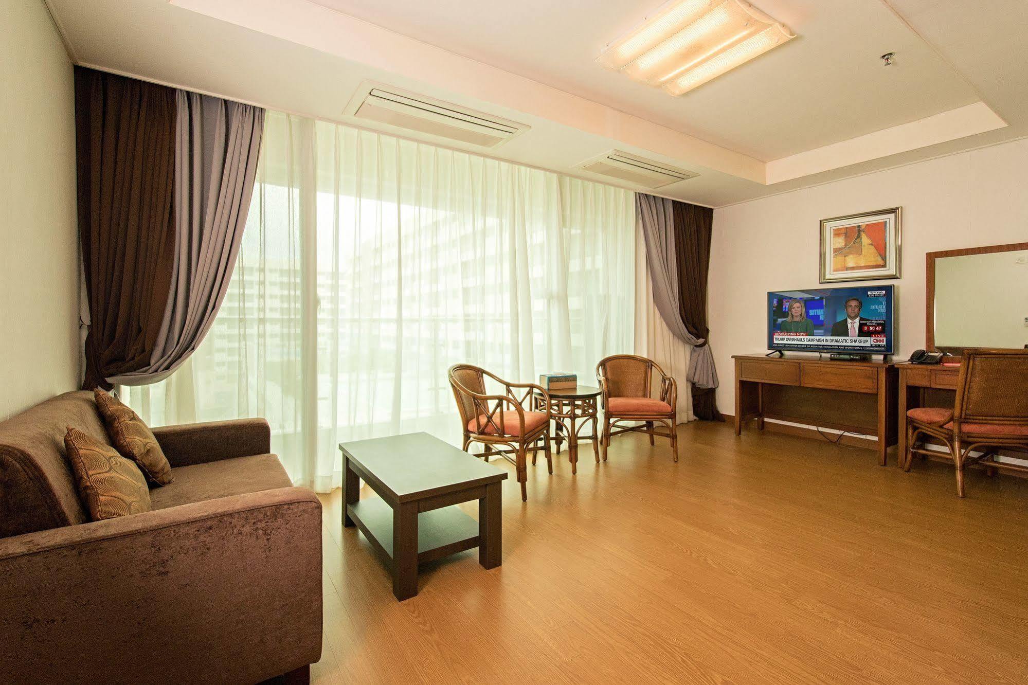 Xenia Hotel Clark Clark Field Екстер'єр фото