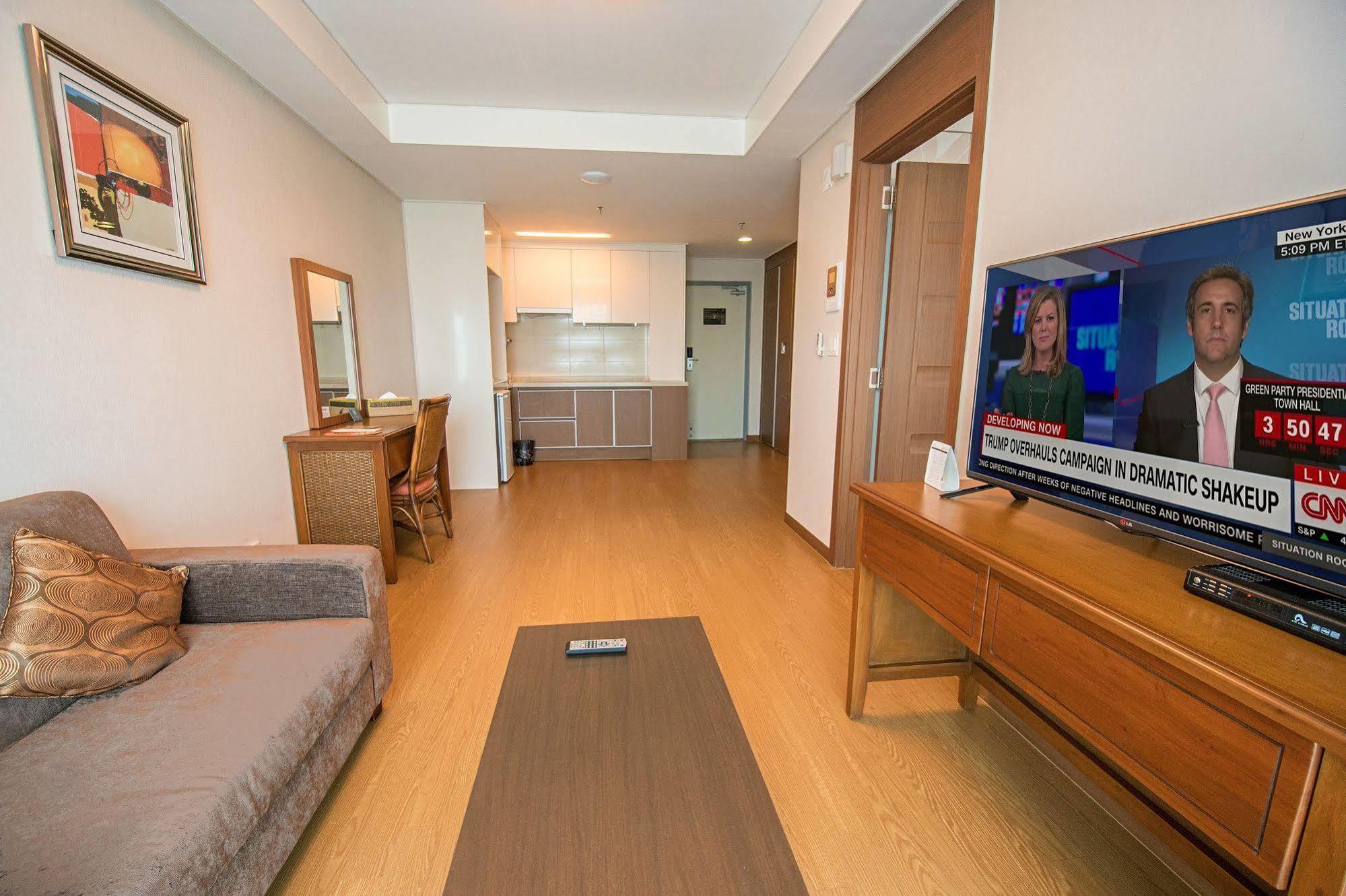 Xenia Hotel Clark Clark Field Екстер'єр фото