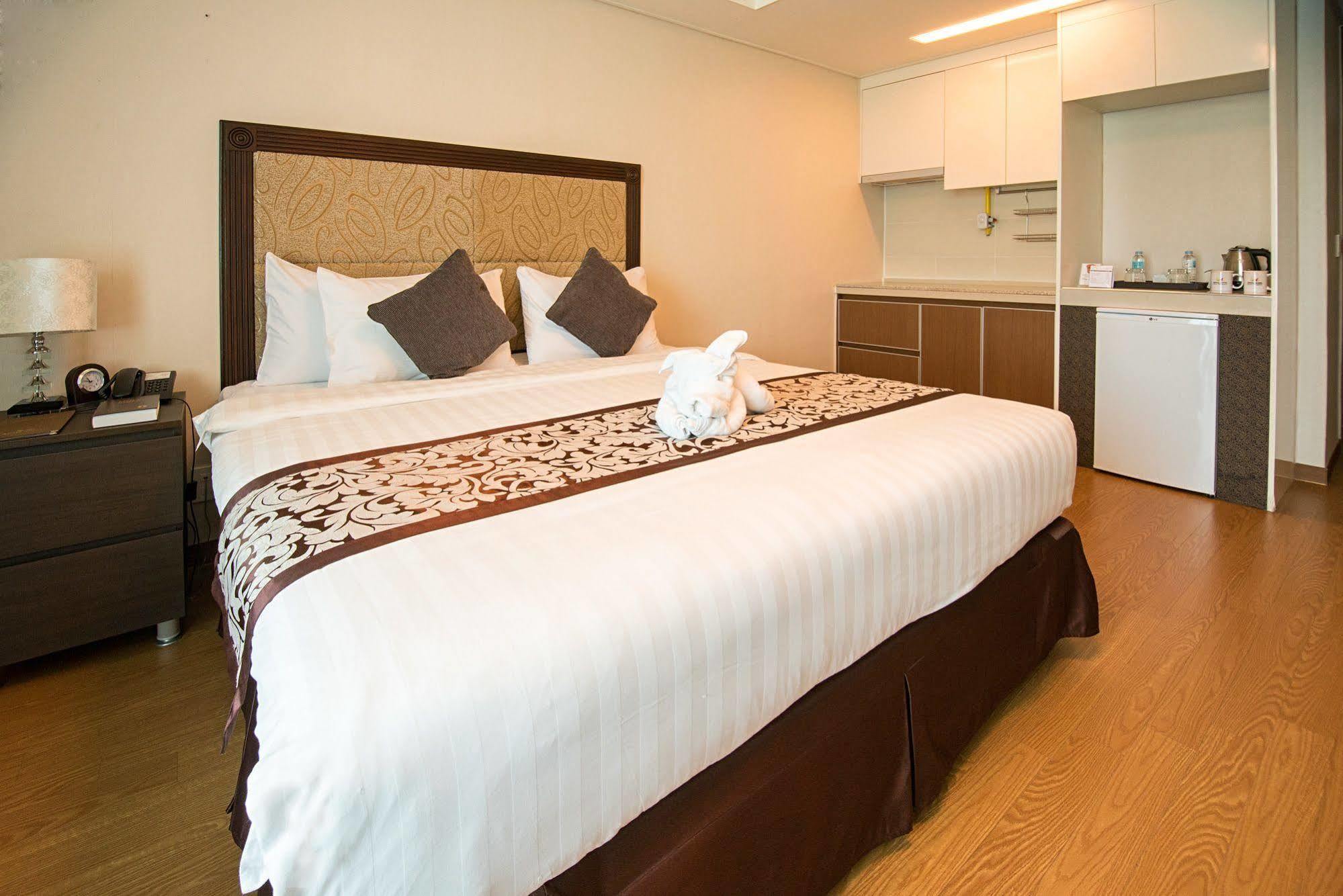 Xenia Hotel Clark Clark Field Екстер'єр фото