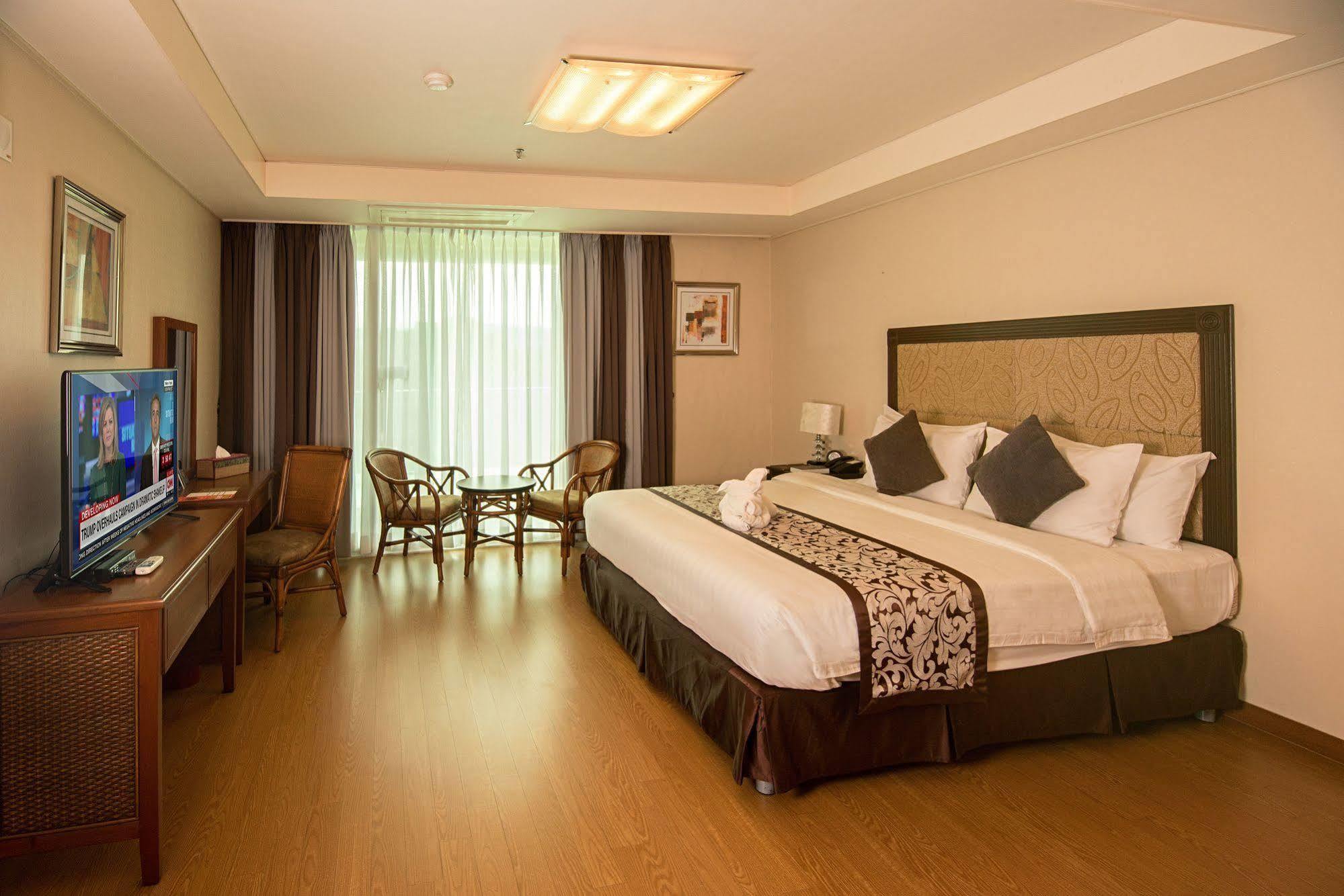 Xenia Hotel Clark Clark Field Екстер'єр фото