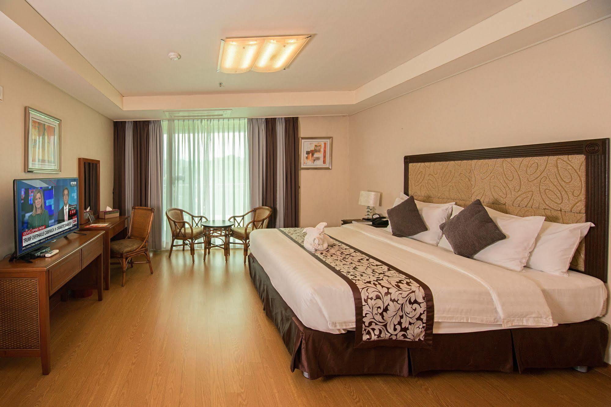 Xenia Hotel Clark Clark Field Екстер'єр фото