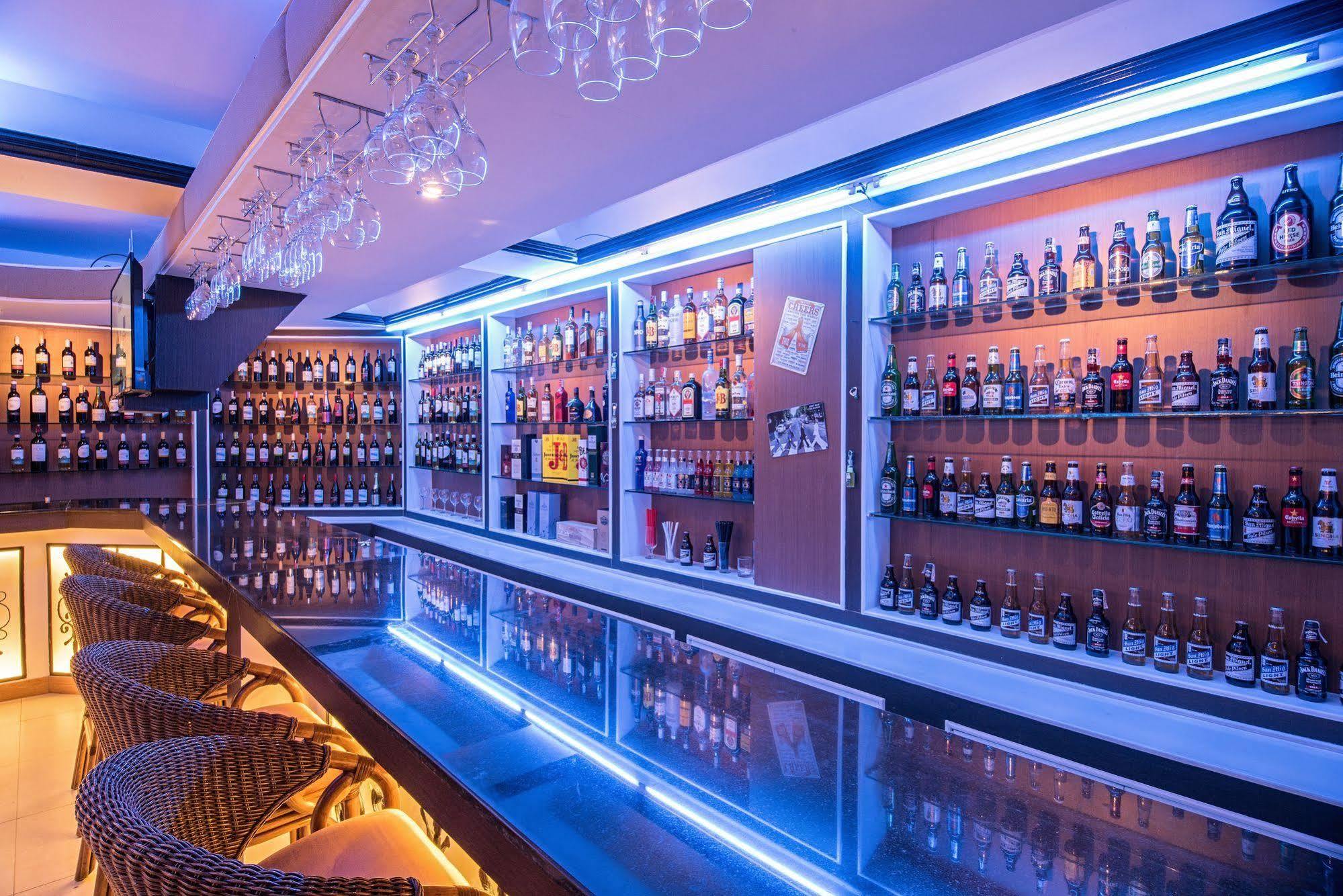 Xenia Hotel Clark Clark Field Екстер'єр фото