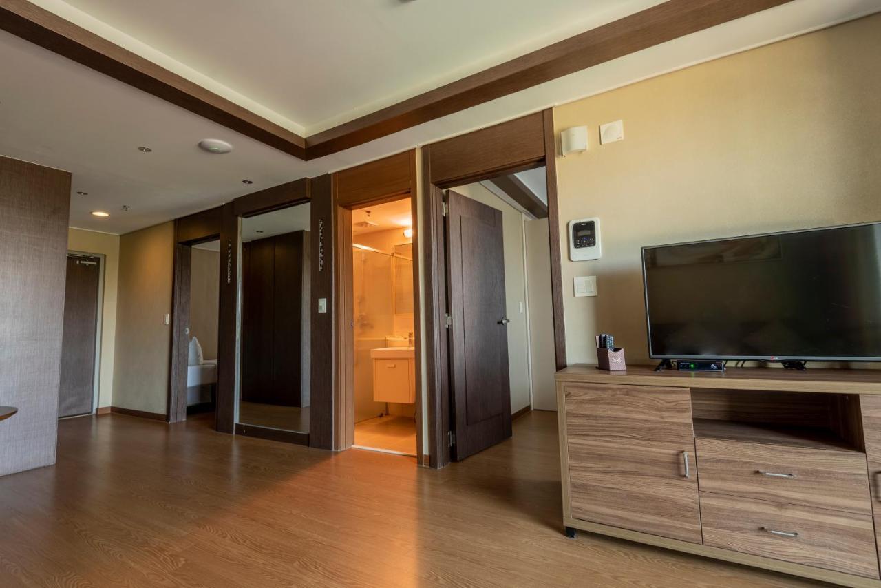 Xenia Hotel Clark Clark Field Екстер'єр фото