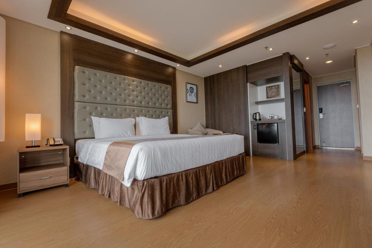 Xenia Hotel Clark Clark Field Екстер'єр фото
