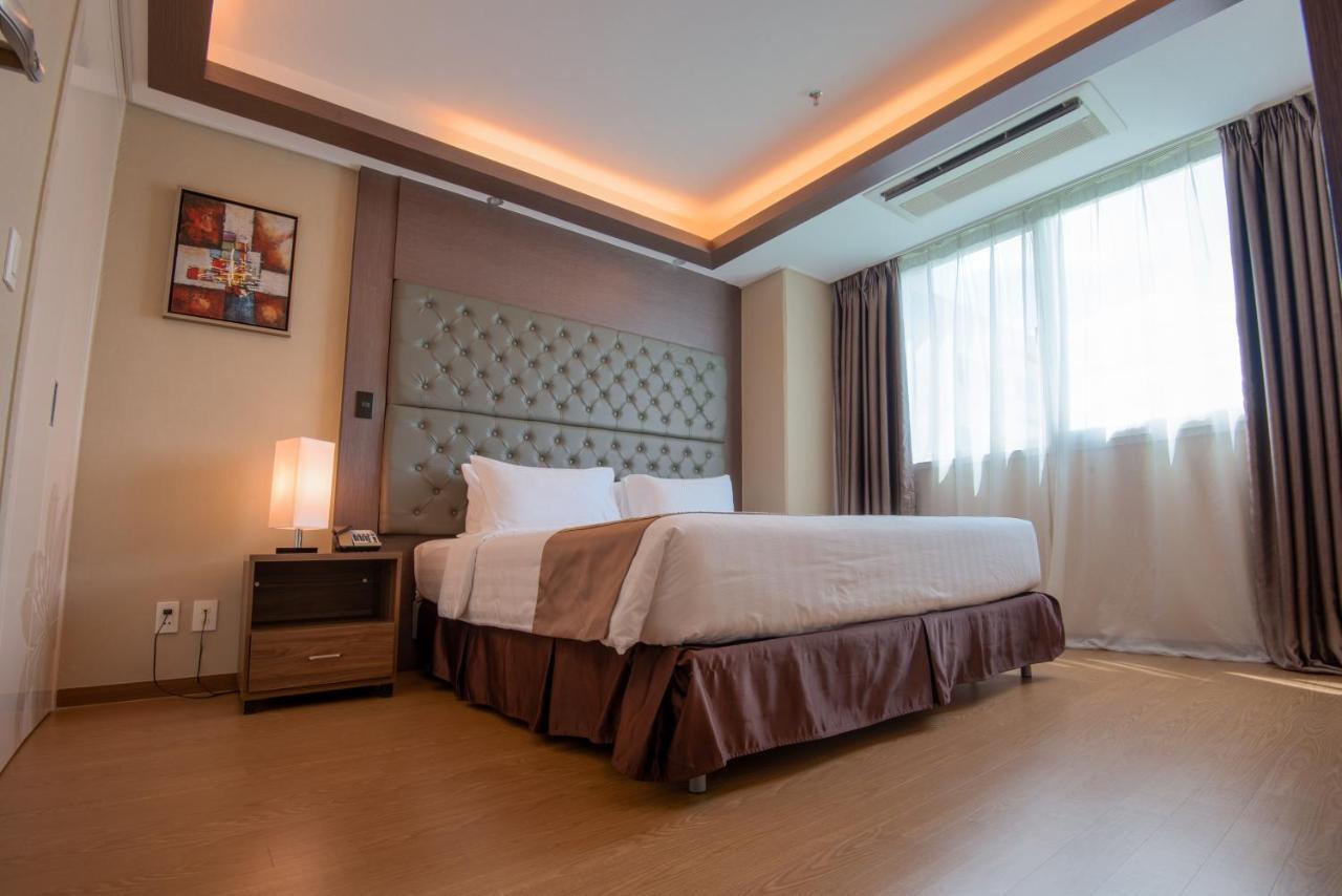 Xenia Hotel Clark Clark Field Екстер'єр фото