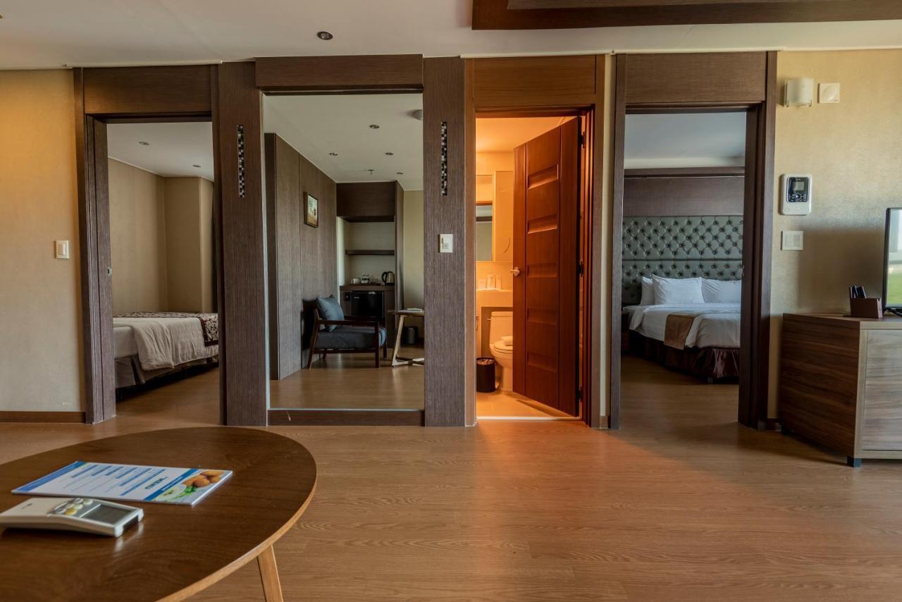 Xenia Hotel Clark Clark Field Екстер'єр фото